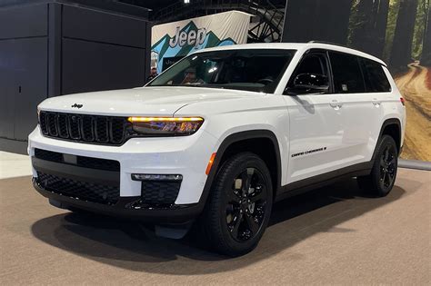 Jeep Grand Cherokee L Looks Slick With New Limited Black Package Carbuzz