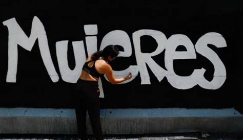 Feministas Vuelven A Intervenir Vallas De La Glorieta De Las Mujeres