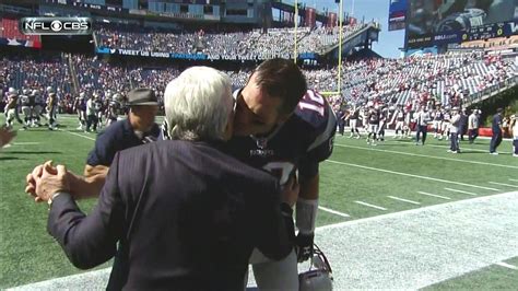Here are some things i know about tom brady, quarterback for the new england patriots: Tom Brady shares tender kiss with Robert Kraft on sideline ...