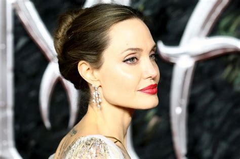 The latest tweets from angelina jolie (@joliestweet). Анджелина Джоли се разголи пред Harper's Bazaar (СНИМКИ ...