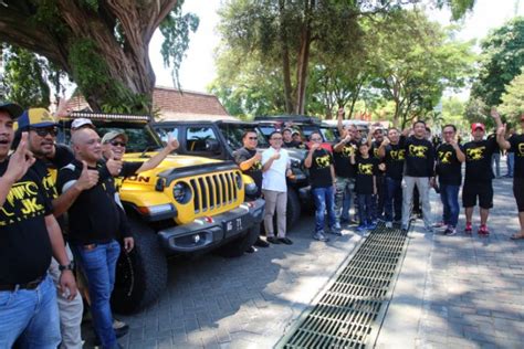 komunitas jeep rubicon jajaki destinasi wisata banyuwangi antara news