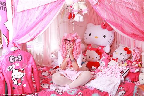 Hello Kitty Obsessed Woman Reveals Addiction Has Cost Her £30k Daily Mail Online