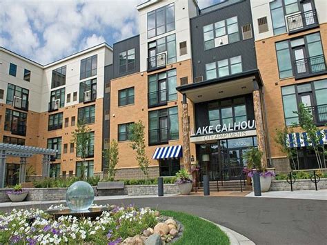 Residents are highly educated, with a large number having professional degrees. Lake Calhoun City Apartments in Uptown Minneapolis, MN has ...