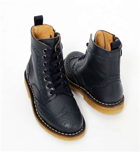 In tutte le piattaforme digitali, su amazon, e nei negozi della grande distribuzione! Zecchino d`Oro Stiefelette Budapester Leder blau ...