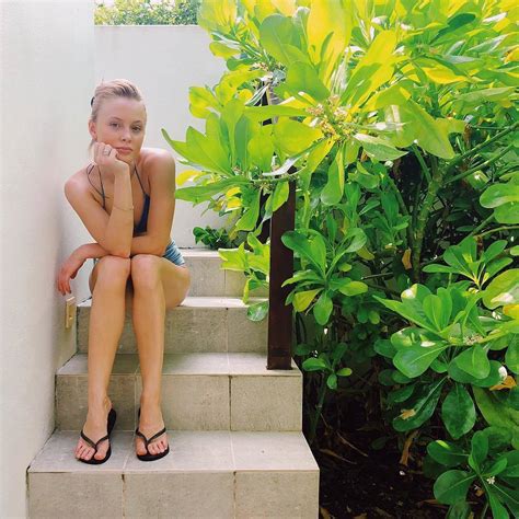 Zara Larssons Feet