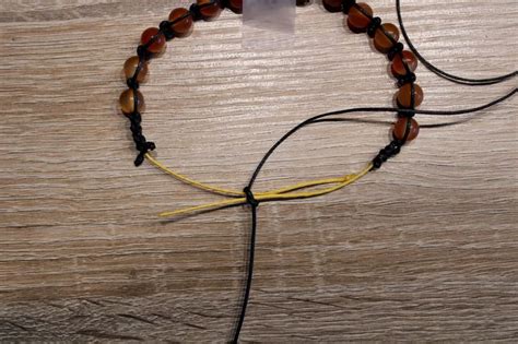 Am ende hat man ein schönes schmuckstück. Makramee Shamballa ARMBAND SELBER MACHEN - KNOTENKUNST ...