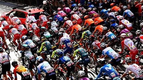 Sigue en directo los detalles y la clasificación de la etapa 10 de hoy, entre l'aquila y foligno. Giro de Italia 2021: Los 23 equipos en el Giro de Italia ...