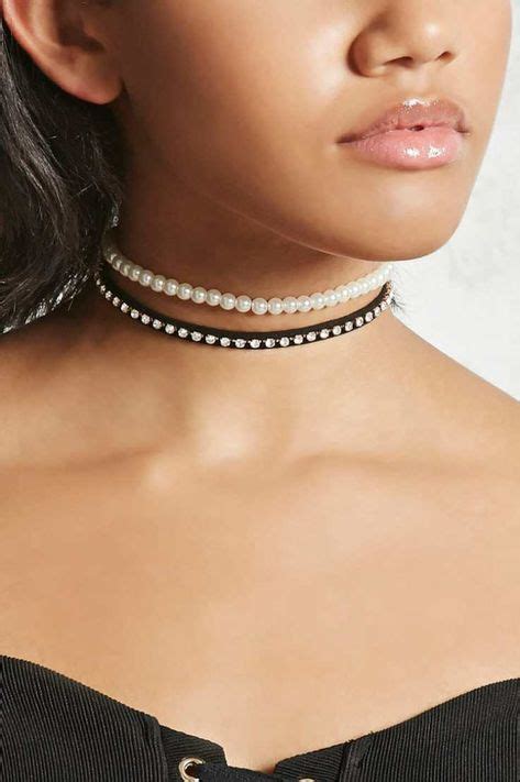 20 Ways To Wear Chokers With Your Outfit Choker Outfit Chokers Back Necklace