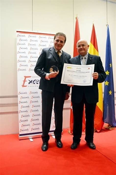 Dr Alberto Lajo Rivera Galardonado Con El Premio Gómez Ulla A La