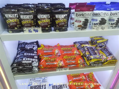 Maybe you would like to learn more about one of these? Banyak sangat sampai rambang mata tengok coklat banyak2 ni ...