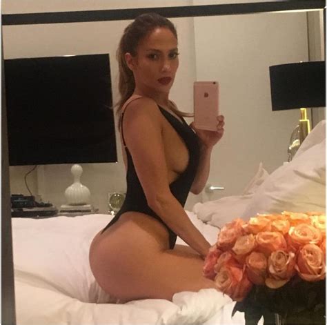 Jennifer Lopez Knows The Art Of The Selfie Celebs Wonderland