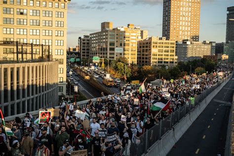 Pro Palestine Protesters In Nyc March Onto Brooklyn Bridge The New