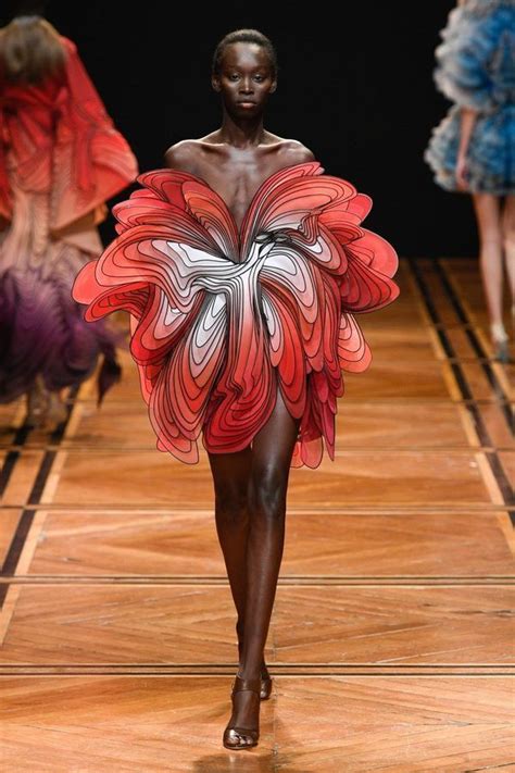 Défilé Iris Van Herpen Haute Couture Printemps été 2019 Paris Elle