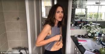 Trinny Woodall Flashes Her Boobs And Fails To Notice Daily Mail Online