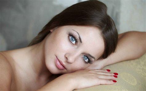 Giulia Face Blue Eyes Brunette Painted Nails Women Wallpapers Hd