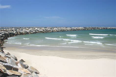 Aptly named due to its location closest to town and also one of the most perfect little beach scenes in australia. Yamba Twin Pines Motel - Yamba Local Area