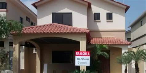Consta de planta baja y altillo. Casa en Alquiler en Ciudad Celeste Vía Samborondón ...