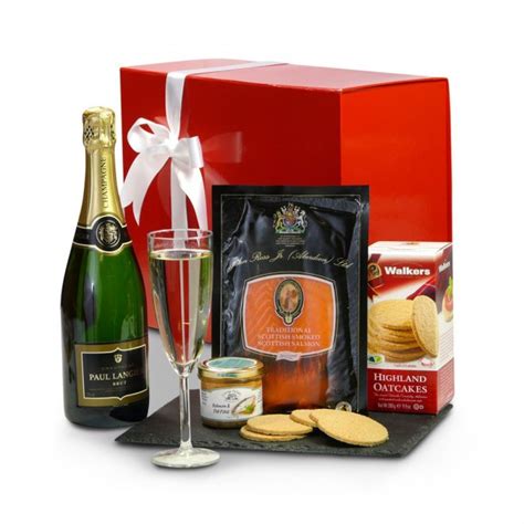 Have a look at champagne presented in traditional wooden cellar gift boxes, make your own selection. Smoked Salmon and Champagne Gift Box