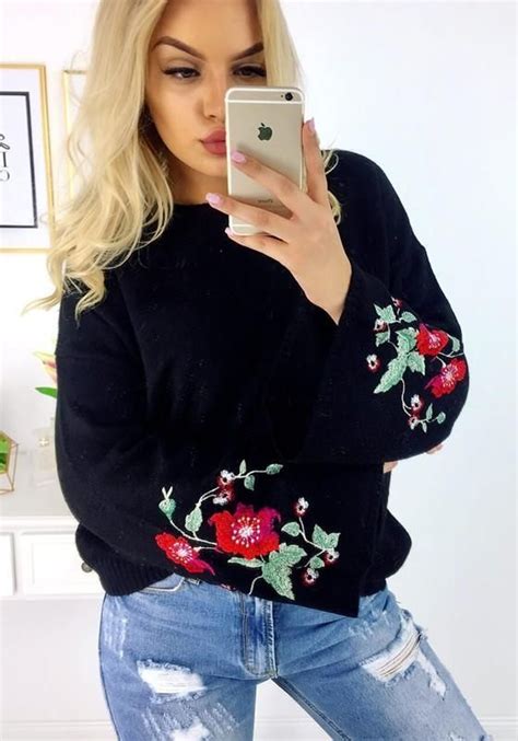 Black Flowers Embroidery Round Neck Casual Pullover Sweater Casual