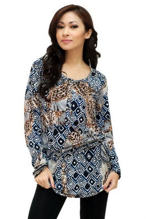 Desain baju batik wanita muslimah