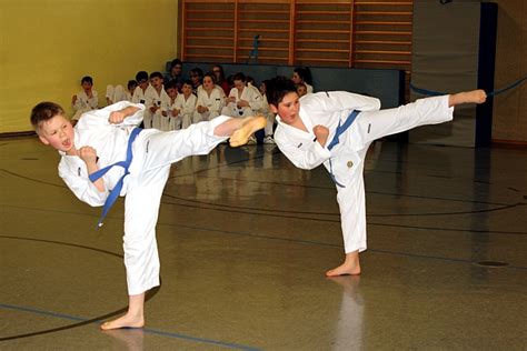 Du lærer selvforsvar, samtidig som du kjenner gleden av fysisk aktivitet. Taekwon-Do-Abteilung TUS-09 Rot-Weiß Frelenberg