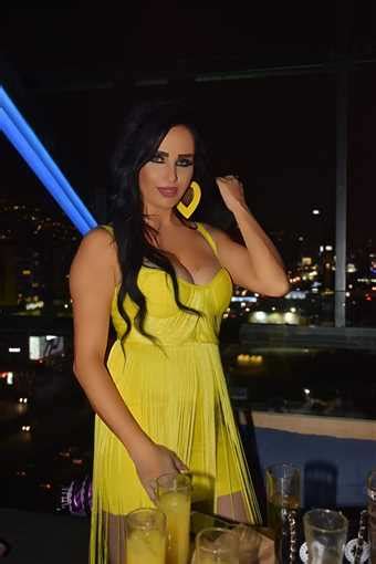 ^ المطربة توحيدة مطربة بلا أثر «1». 23 صورة - المطربة منار تحتفل بعيد ميلادها بحضور دومنيك حوراني وكعكة على شكل سيارة رشدى أباظة ...