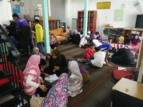 2 firstly, we had an ice breaking session with the orphans. Bayar Zakat Kepada Rumah Anak Yatim - Omong r