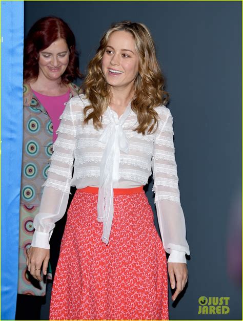 Brie Larson Accepts Imdb S Starmeter At Tiff Dinner Party Photo