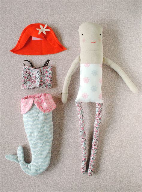 The perfect easy kids' craft activity to keep little ones busy! mer mag: Complete Milly the Mermaid doll pattern (with ...
