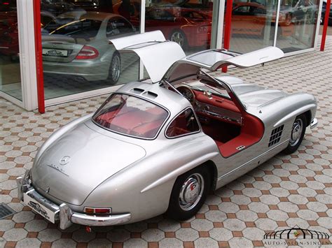 The 300 sl gullwing was crowned sports car of the century in 1999. Mercedes-Benz 300 SL Gullwing Coupé - Auto Salon Singen