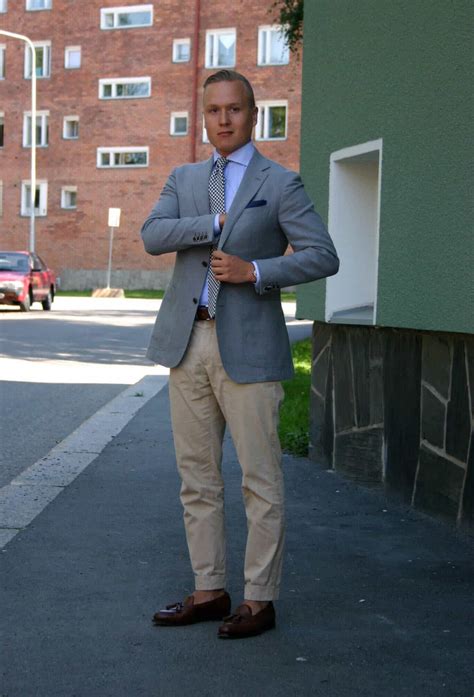 Your sports coat should fit looser than your blazer or suit jacket. Khaki Pants & Chinos: A Classic Style Staple