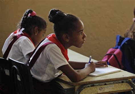 Cubasiguelamarcha ¿por Qué La Educación En Cuba Es Una Historia De