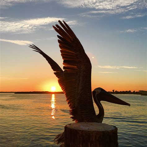 beautiful-sunrise-shows-inside-johns-pass-madeira-beach-from-hubbards