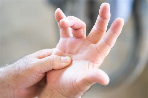 Dr darryl chew from the department of hang surgery at singapore triggering describes the distinct catching or locking that occurs when the finger is bent or straightened. 10 Facts You Should Know About Trigger Finger - Facty Health