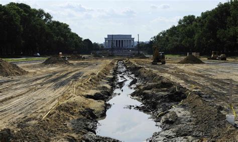 Capitols Lincoln Memorial Pool Drained As Workers Install 30 Million