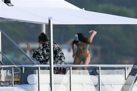 Kendall Jenner Giggles With Harry Styles On St Barts Yacht Trip Daily