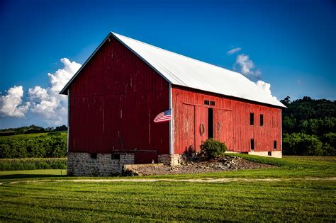 Do You Guys Have Red Barns On Farms Too Raskabrit