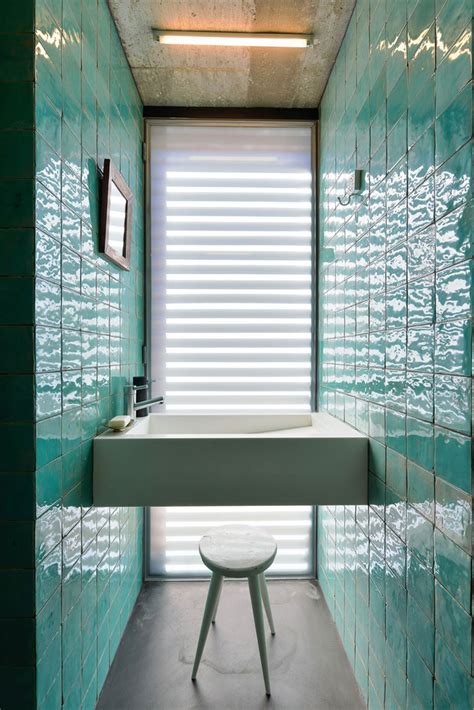 We're big fans of fusion — a design concept centered around mixing different tile materials. Hudson Tiles Blog: 10 BATHROOM TILE IDEAS - MODERN TREND ...