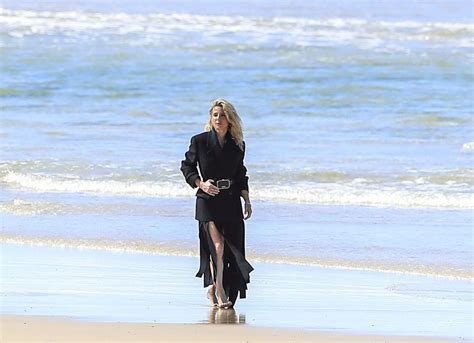 ⏩ Elsa Pataky Poses On A Sexy Beach Photoshoot In Byron Bay 42 Photos • Jihad Celeb