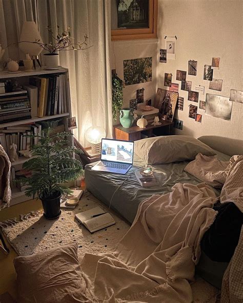 A On Twitter In 2021 Room Inspiration Bedroom Aesthetic Bedroom Cozy Room