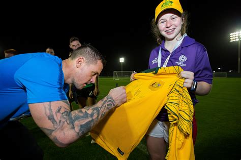 Socceroos jersey, matildas jersey and much more! Caltex Socceroos meet young Aussie 'Playmakers' in the UAE ...
