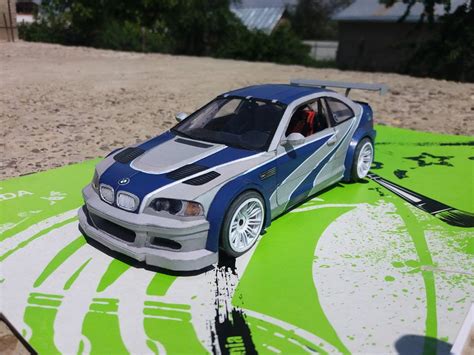White / black / red / blue material: BMW M3 GTR E46 Paper Model by TheRoyalAndrew on DeviantArt