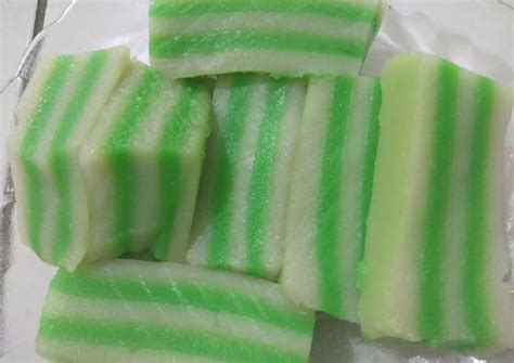 Umumnya kue lapis beras kukus enak seringkali dijadikan camilan suguhan dalam beberapa acara tertentu seperti hajatan, pengajian dan arisan. Resep Kue Lapis Tepung Beras Dan Kanji Takaran Gelas ...