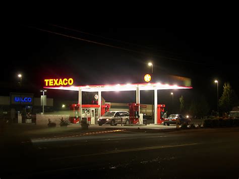 Underneath The Texaco Star The Texaco Gas Station In Stayt Flickr