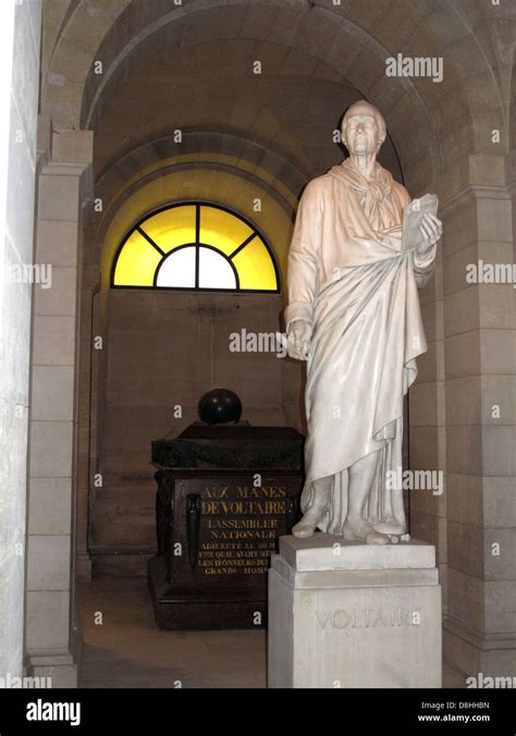Voltaire Grave And Statuepantheonaux Grands Hommes La Patrie