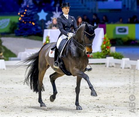 Fei world cup dressage final paris 2018 1. Jessica von Bredow verslaat Isabell Werth in WB kür ...
