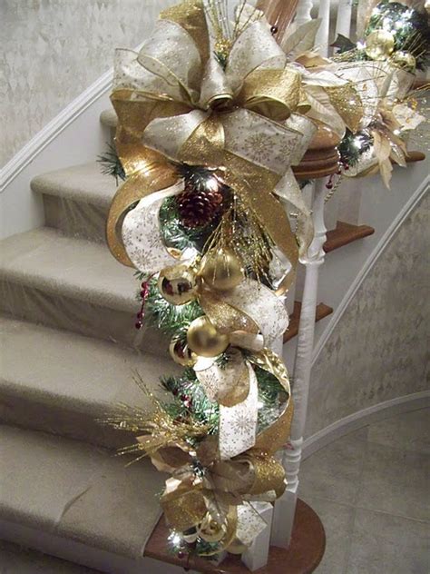 1.5 inches in diameter length of strand: 44 Refined Gold And White Christmas Décor Ideas - DigsDigs