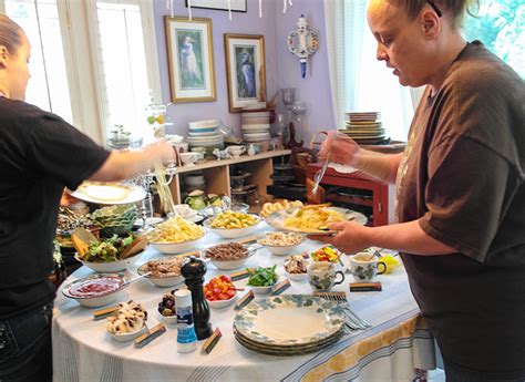 There are a million reasons to throw a dinner party. Pasta Bar Quick Dinner Ideas/Recipes