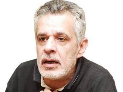 أصدقائي الأعزاء، عملت التحاليل والأشعة المطلوبة، واكتشتف للأسف أني عندي ورم في المخ من الدرجة الرابعة، أسف أني مش هرد على تليفونات، أدعولي بالشفاء. زكى فطين عبد الوهاب يعلن تعافيه من مرض السرطان.. أعرف ...