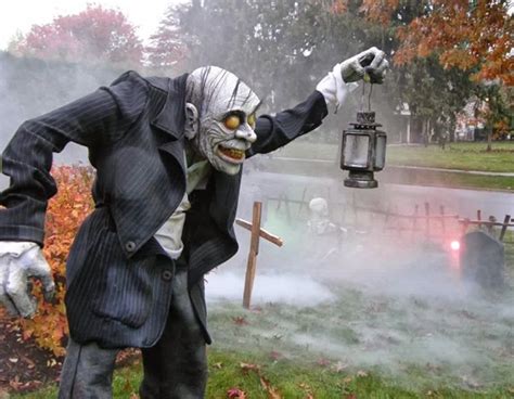 40 Scary Halloween Decoration Ideas To Try This Year